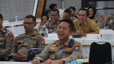 Hari Bhayangkara Ke-79, Kapolres Bojonegoro Tertawa Dengarkan Kritikan Komika dalam Lomba Stand-Up Comedy