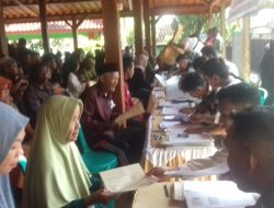 Pembagian sertifikat elektronik Ds.Hargomulyo berjalan lancar.