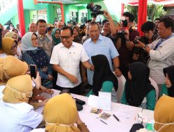 Kehadiran Menko PMK berikan dukungan langsung Cek Kesehatan Gratis, siswa SMPN 1 Padangan