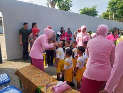 Pengurus Yayasan Kemala Bhayangkari Cabang Nganjuk Gelar Pemberian Vitamin A untuk Siswa TK Kemala Bhayangkari 50.