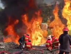 Waspada gas beracun di sekitar, akibat Insiden sumur minyak di Blora meledak.