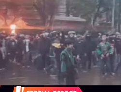 Situasi unjuk rasa didepan Gedung DPRD Bandung, Jawa Barat berlangsung ricuh.