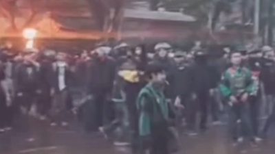 Situasi unjuk rasa didepan Gedung DPRD Bandung, Jawa Barat berlangsung ricuh.