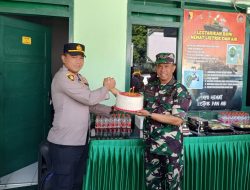 Polsek Gunung Anyar Beri Kejutan Spesial untuk Koramil 0830/11  Rungkut di Momen HUT ke-80 TNI