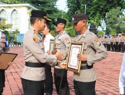 Kapolres Gresik Beri Penghargaan, Dedikasi Polisi dan Warga Jadi Teladan
